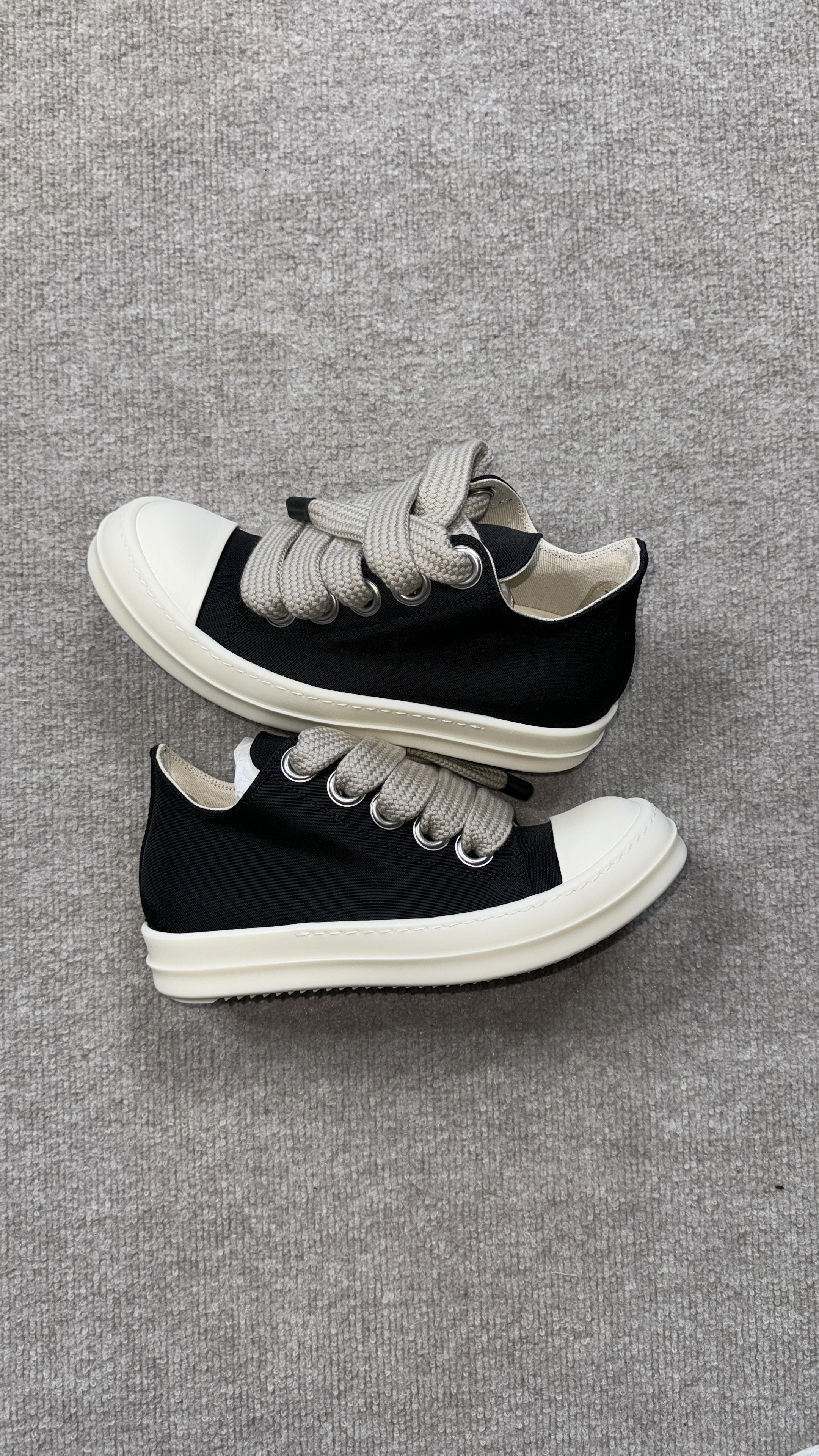 Rick Owens DRKSHDW Jumbo
Lace Denim Low 'Black Milk'